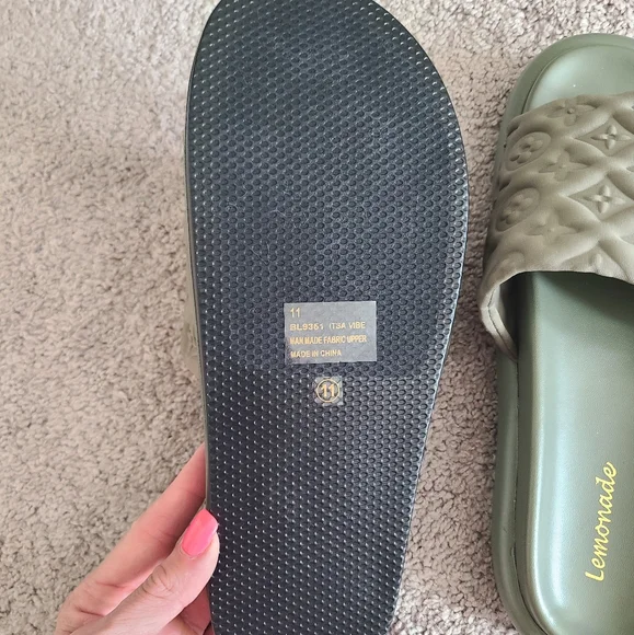 New Green Boutique Sandals - Picture 4 of 4